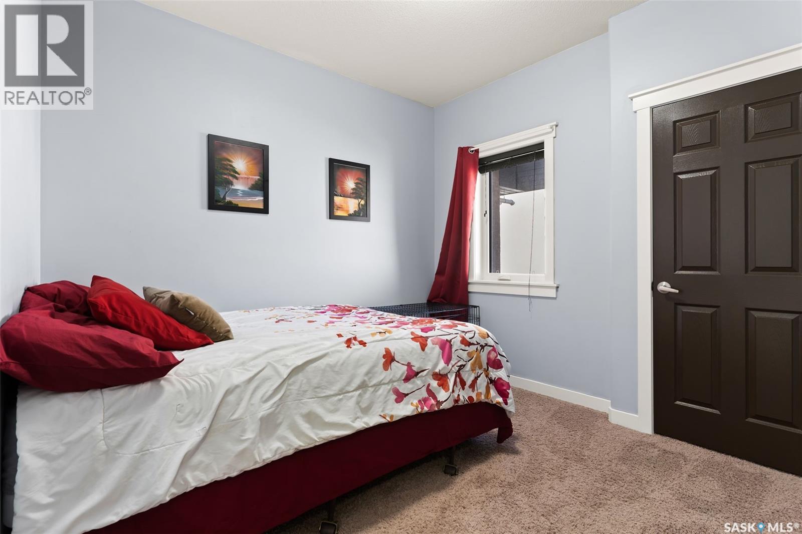 37 CHURCHILL CRESCENT - 22