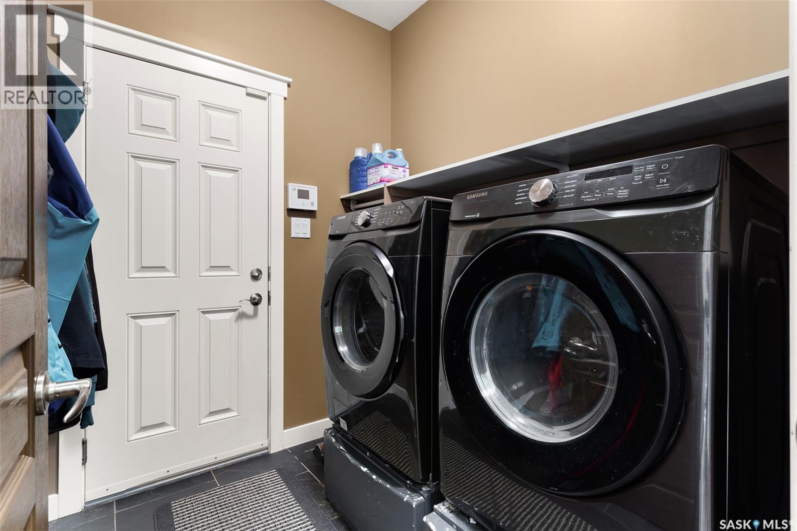 37 CHURCHILL CRESCENT - 23