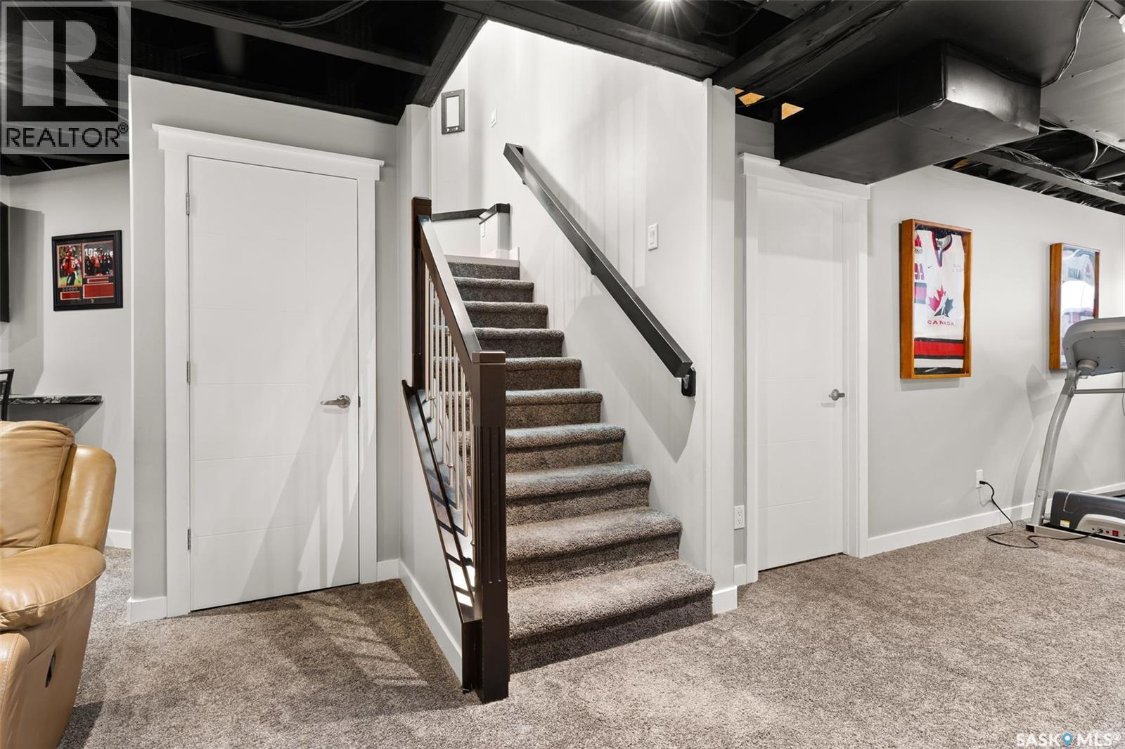 37 CHURCHILL CRESCENT - 24