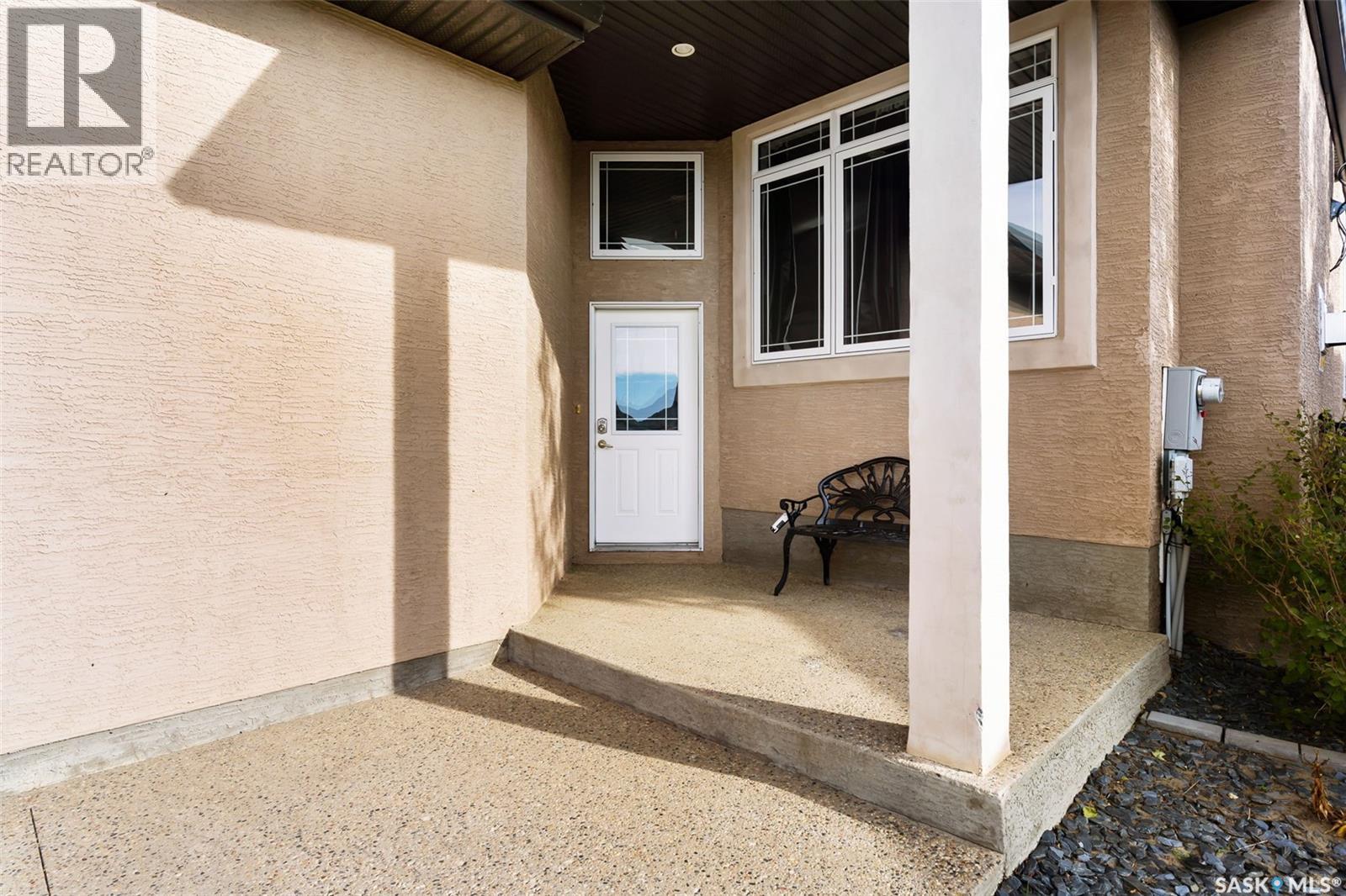 37 CHURCHILL CRESCENT - 3