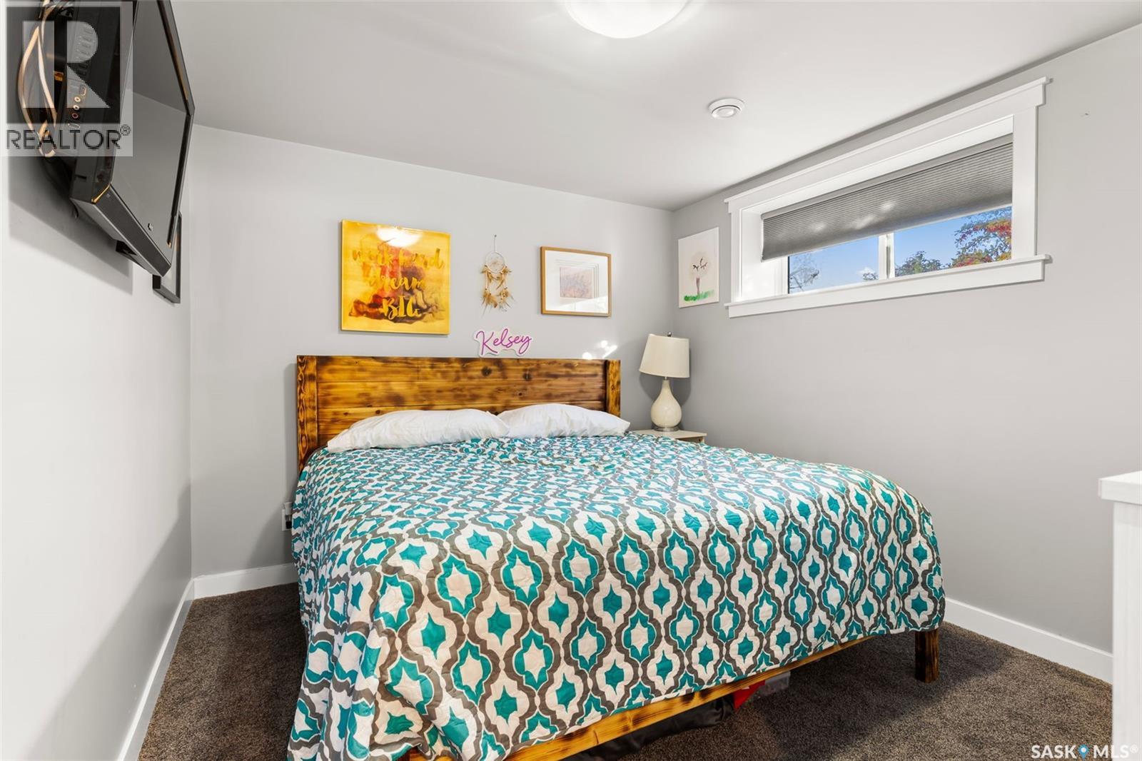 37 CHURCHILL CRESCENT - 31