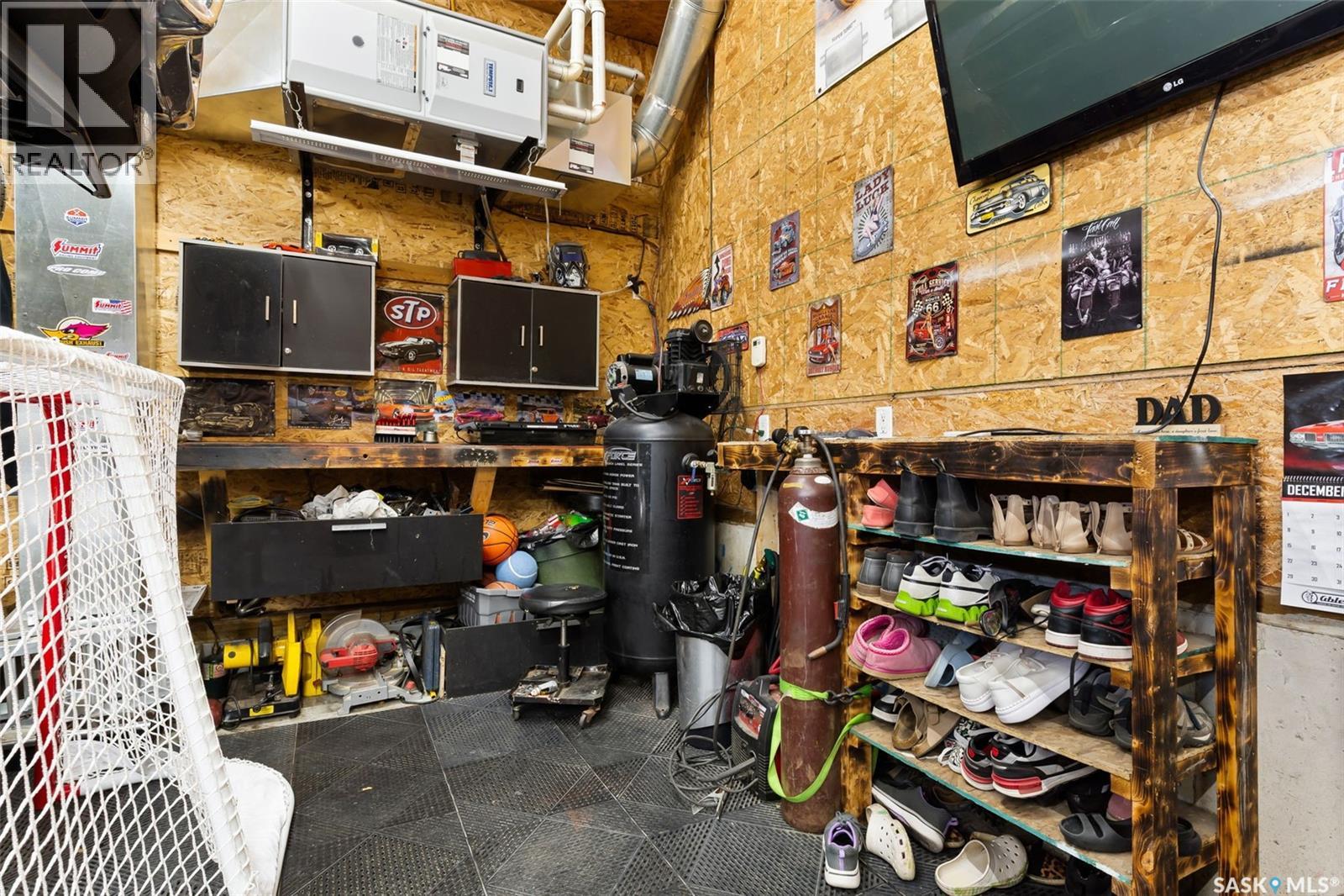 37 CHURCHILL CRESCENT - 37