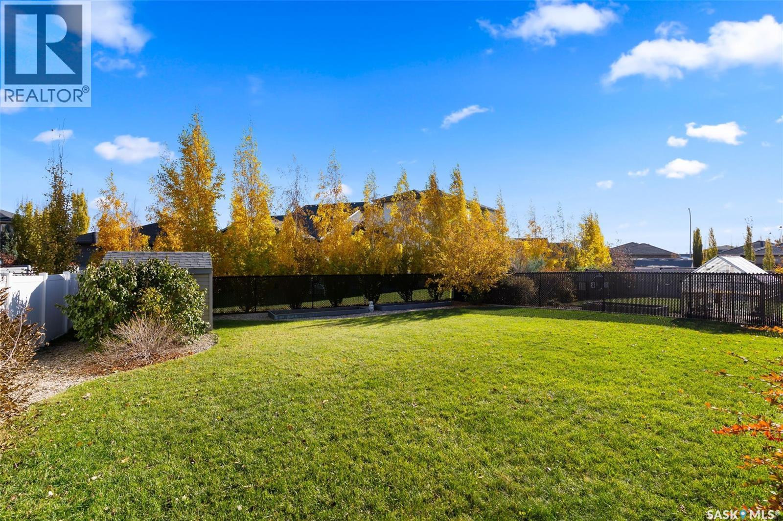 37 CHURCHILL CRESCENT - 42