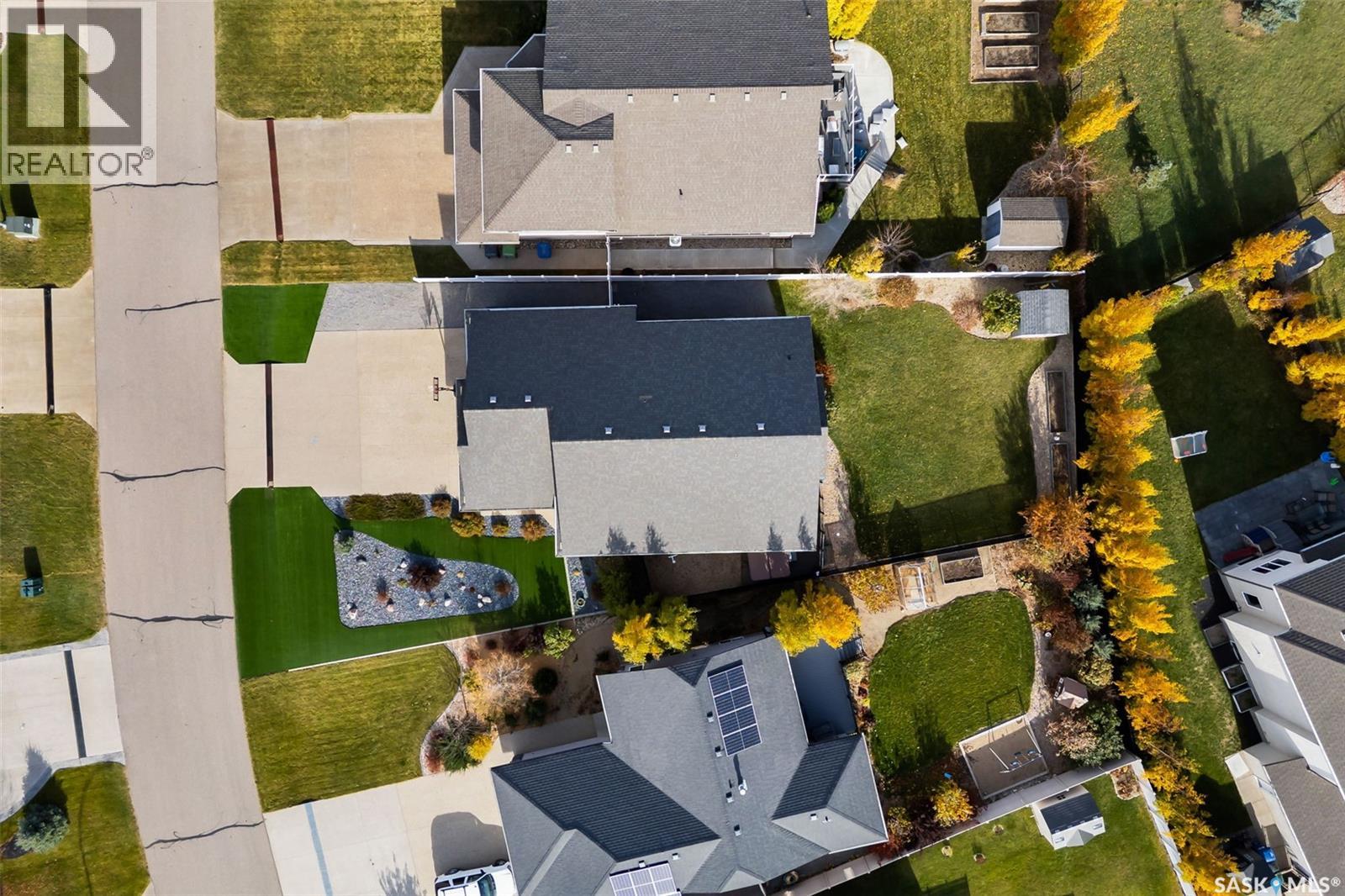 37 CHURCHILL CRESCENT - 47