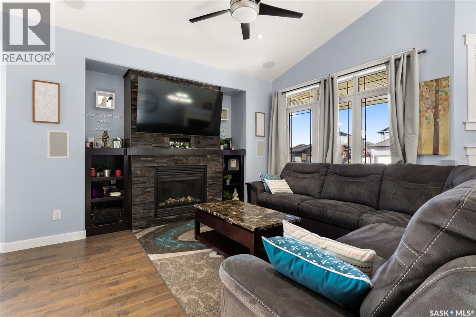 37 CHURCHILL CRESCENT - 5