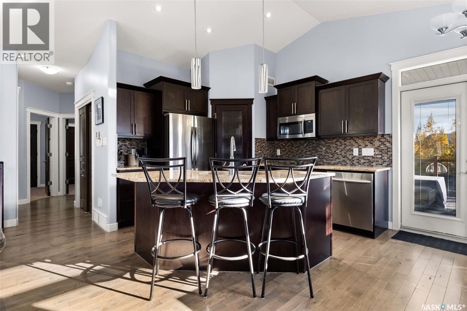 37 CHURCHILL CRESCENT - 8