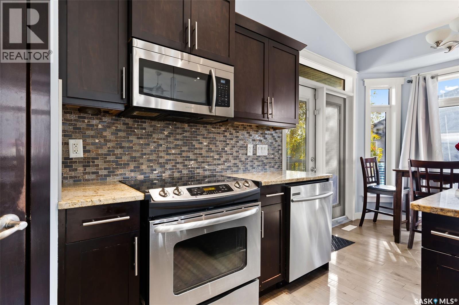 37 CHURCHILL CRESCENT - 9