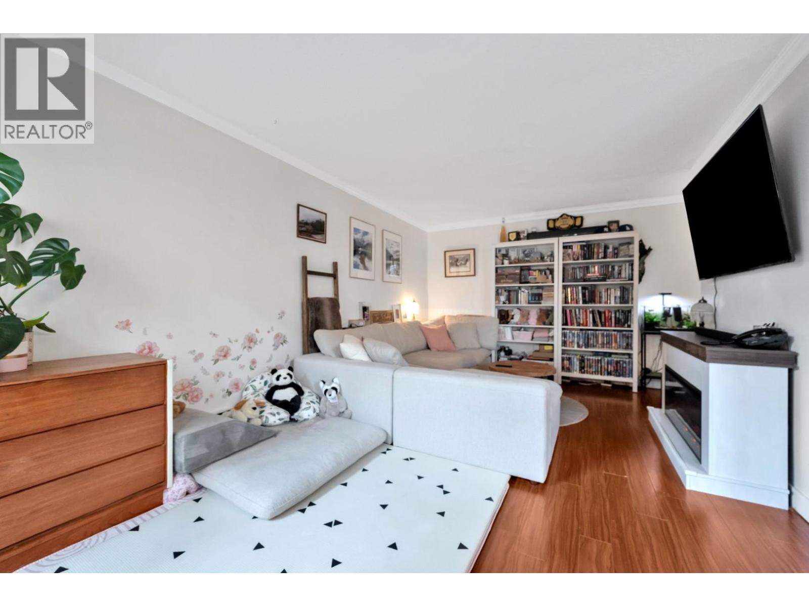 103 214 E 15TH STREET — photo 14
