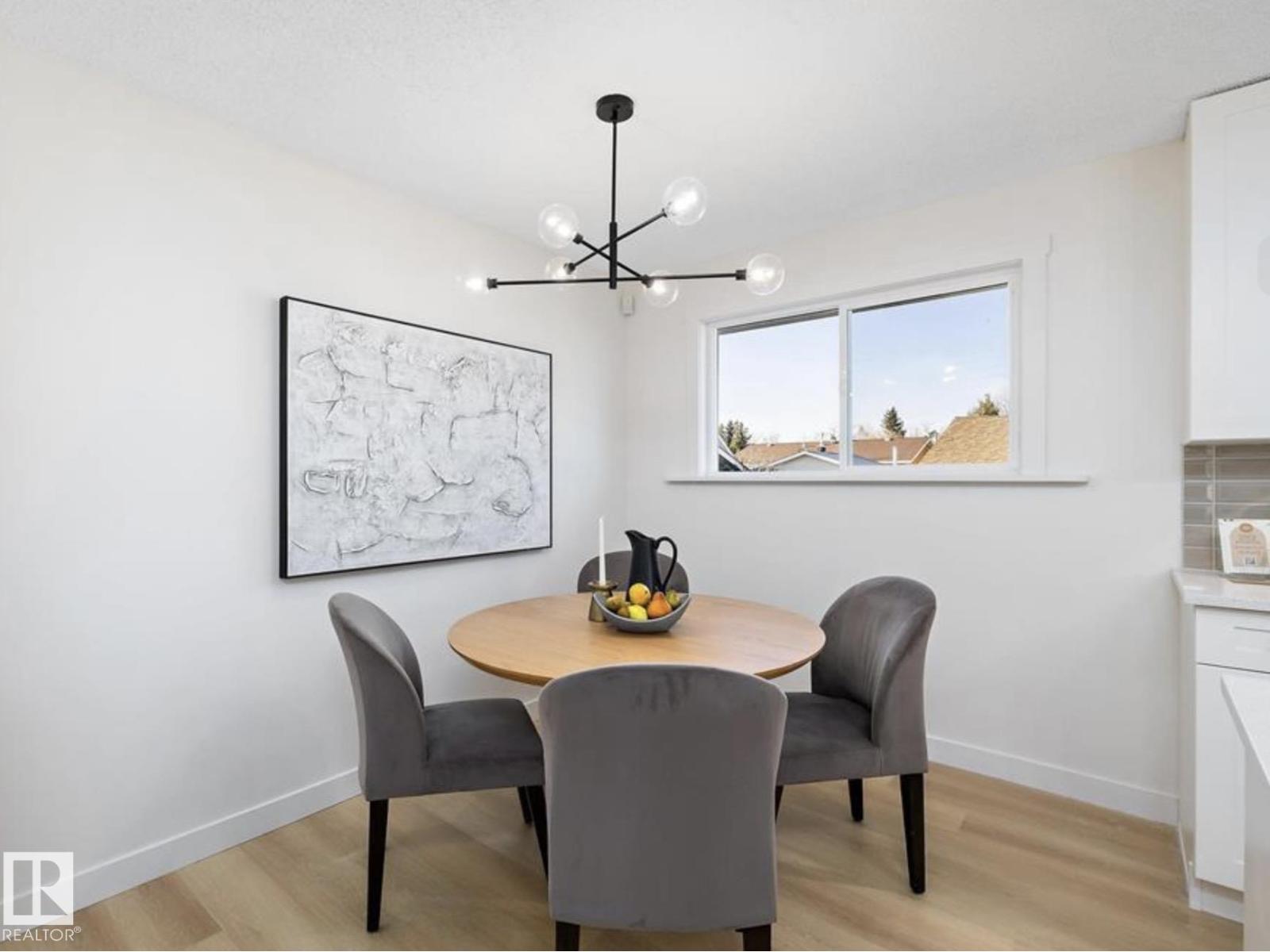 14736 122 ST NW - 10