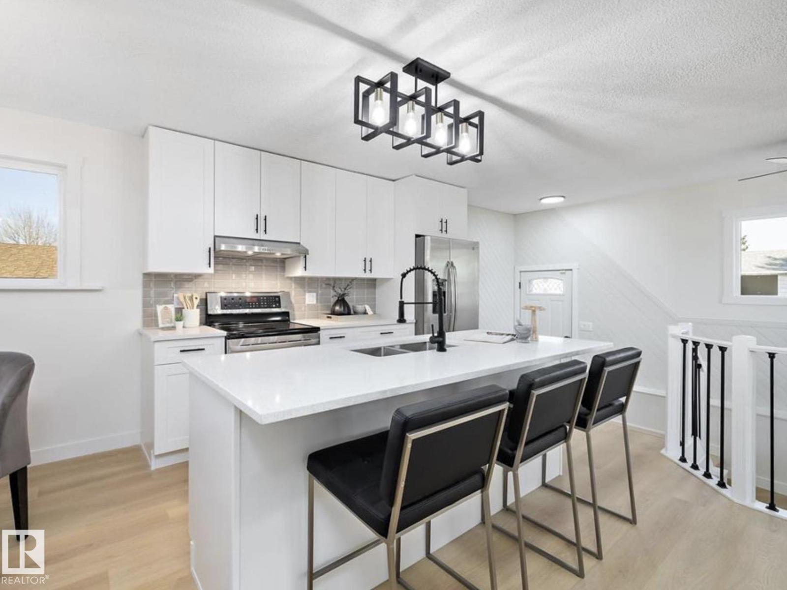 14736 122 ST NW - 12