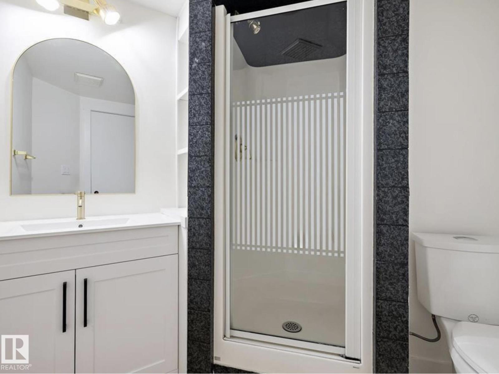 14736 122 ST NW - 32