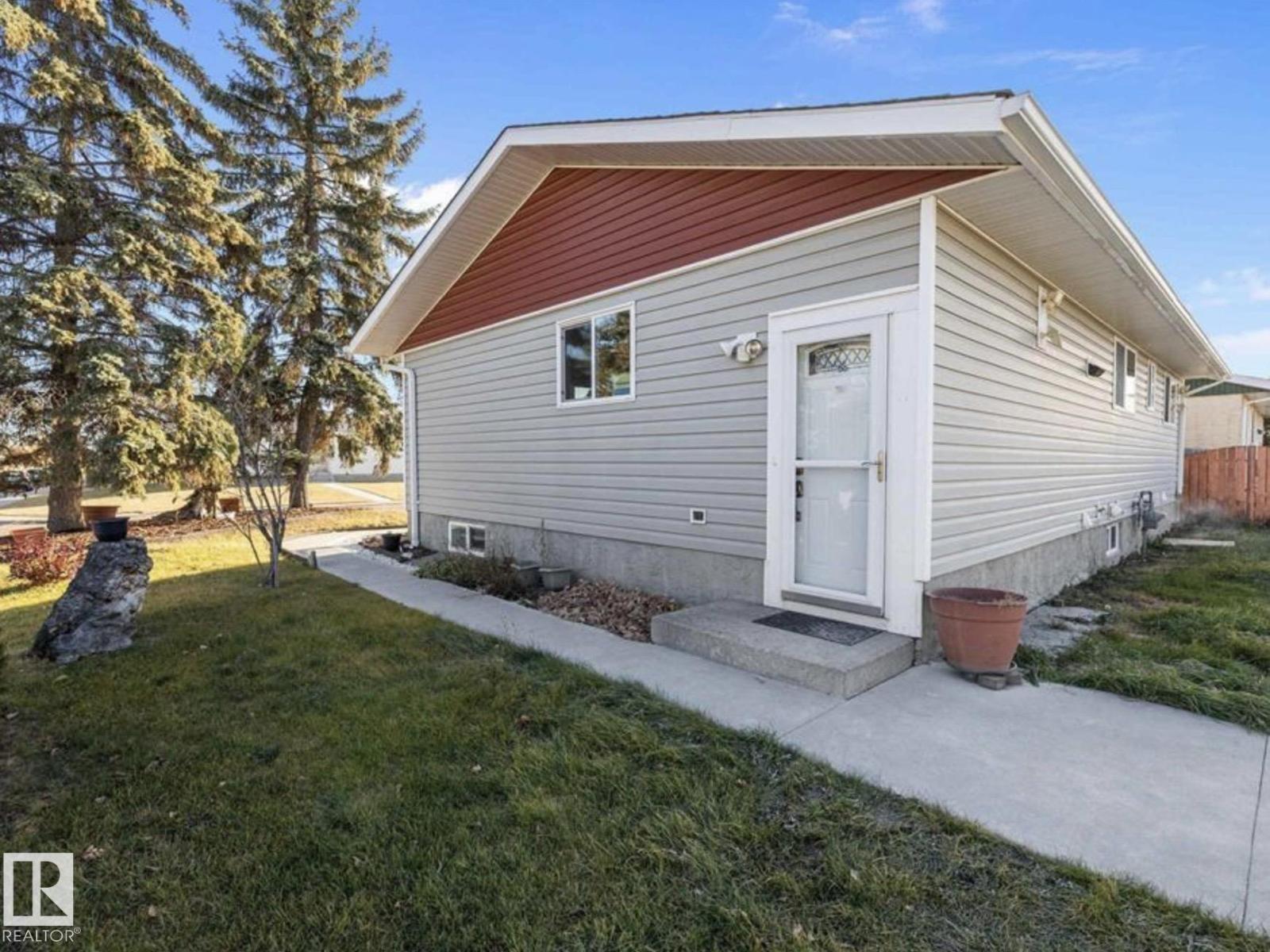 14736 122 ST NW - 39