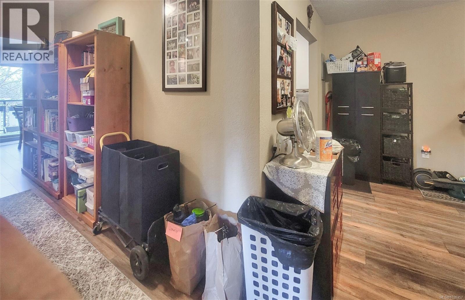 #414 1419 STADACONA AVE - 33