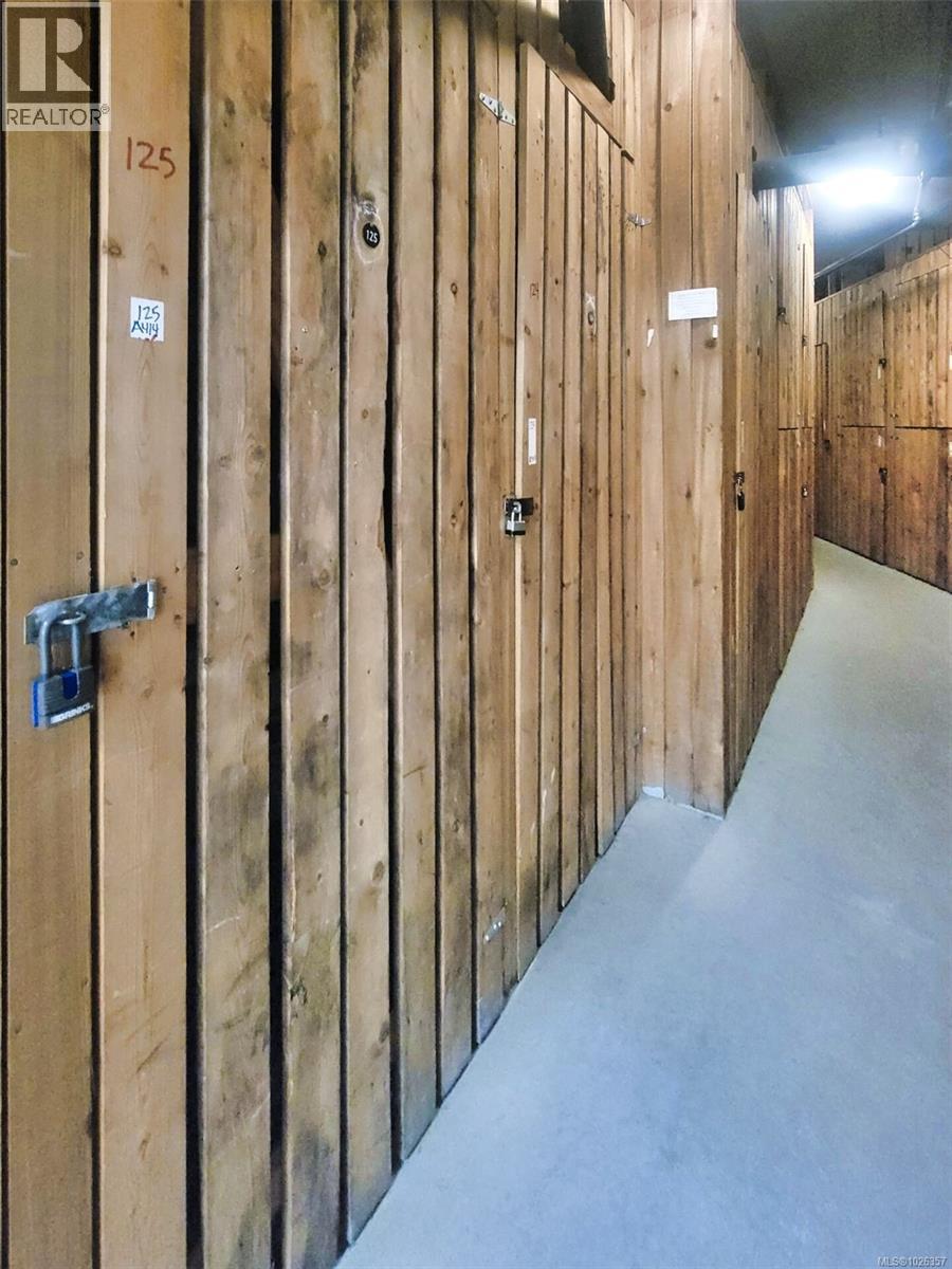 #414 1419 STADACONA AVE - 39