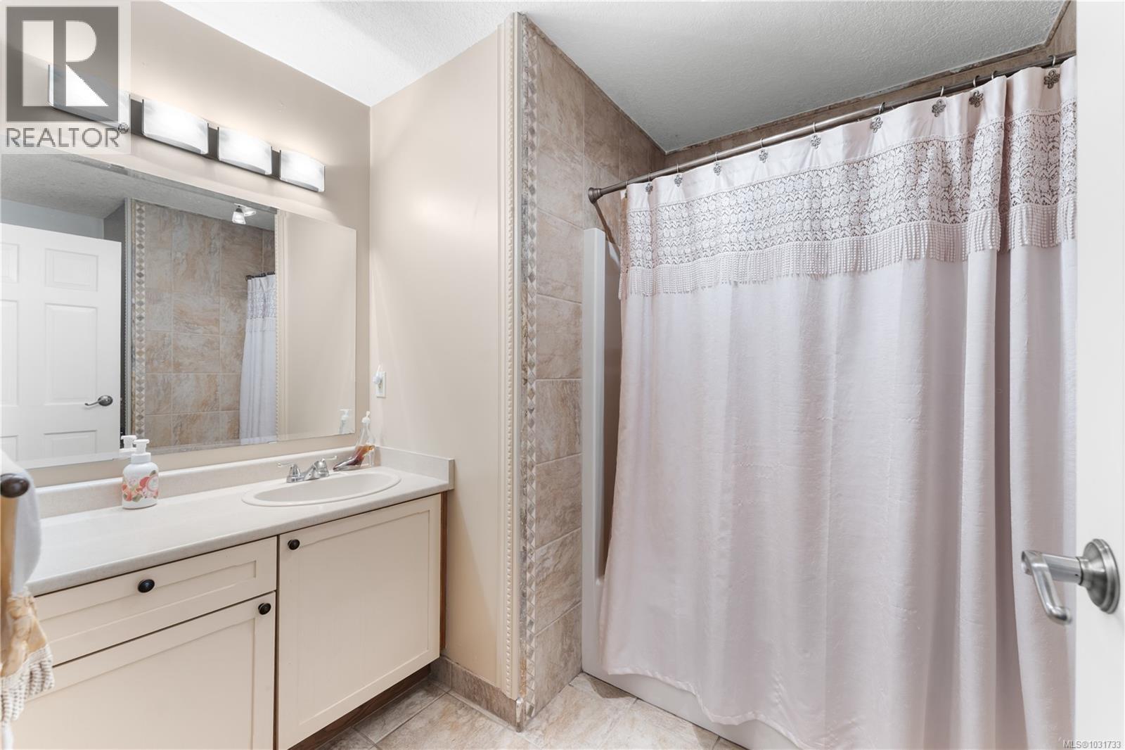 2028 Cathers Dr - 24