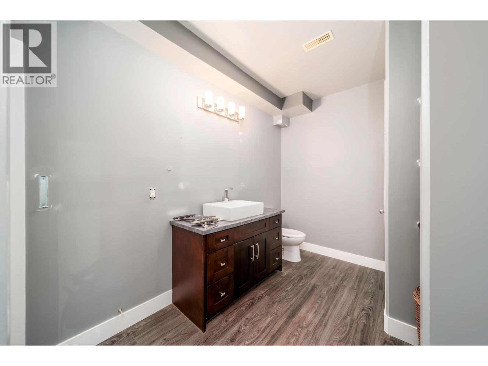 5037 Treadgold Court, Kelowna