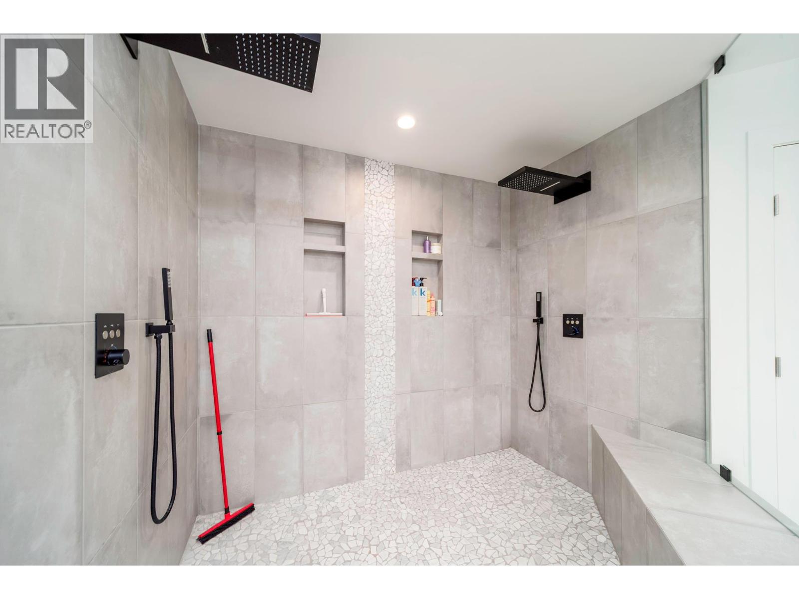 5037 Treadgold Court, Kelowna