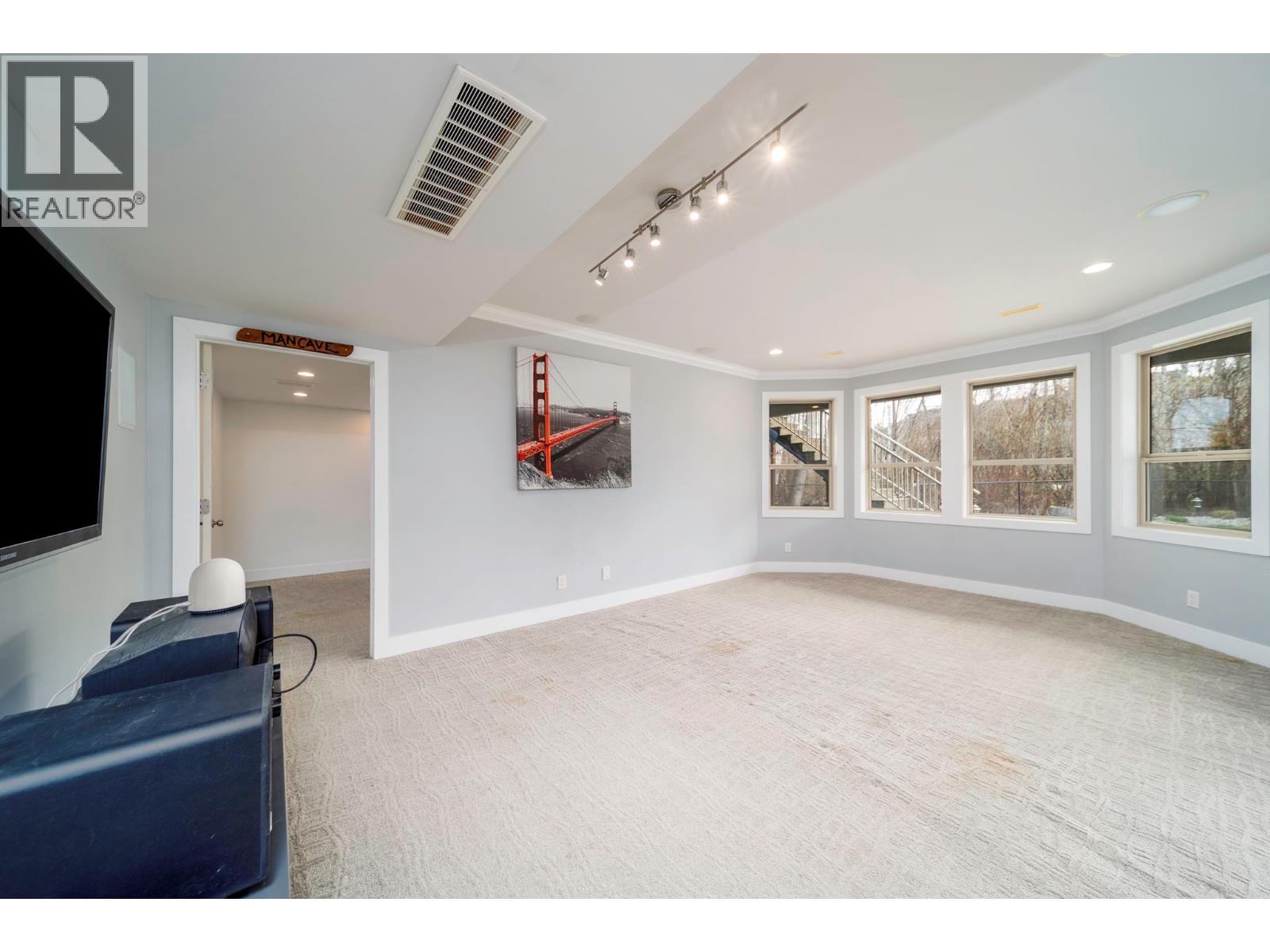 5037 Treadgold Court, Kelowna