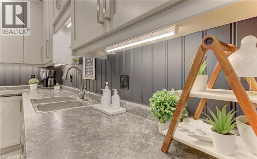 530 LAMPMAN PLACE - 11