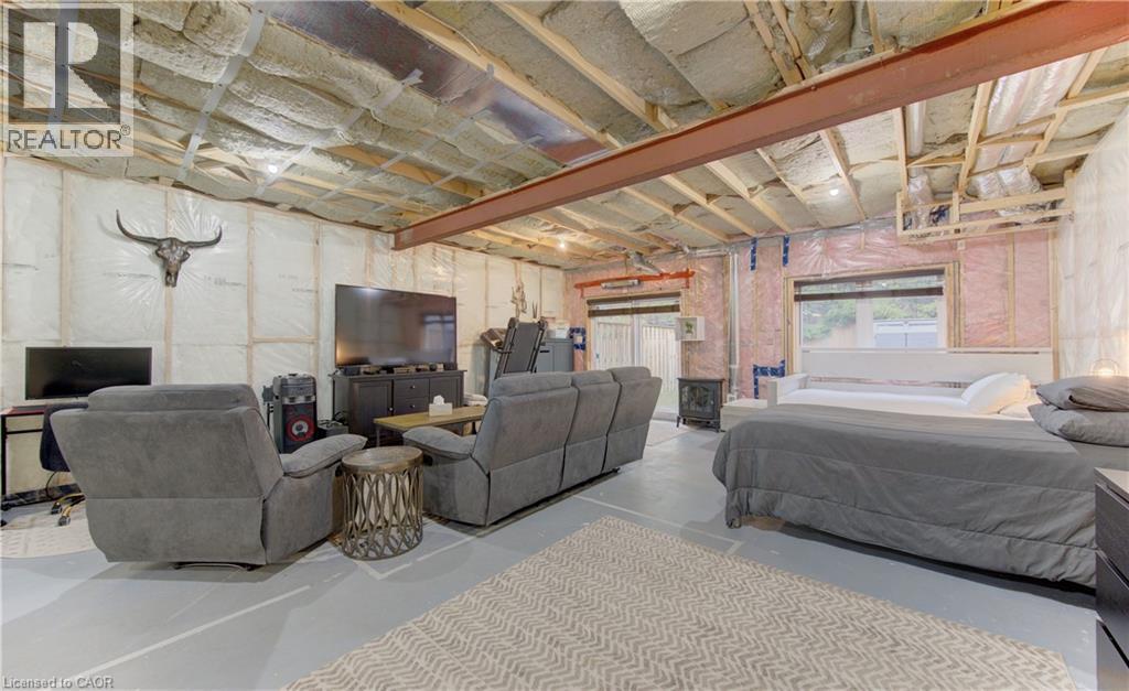 530 LAMPMAN PLACE - 32