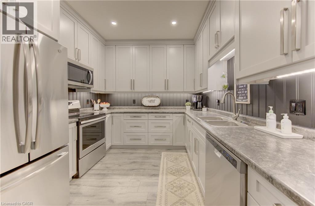 530 LAMPMAN PLACE - 6