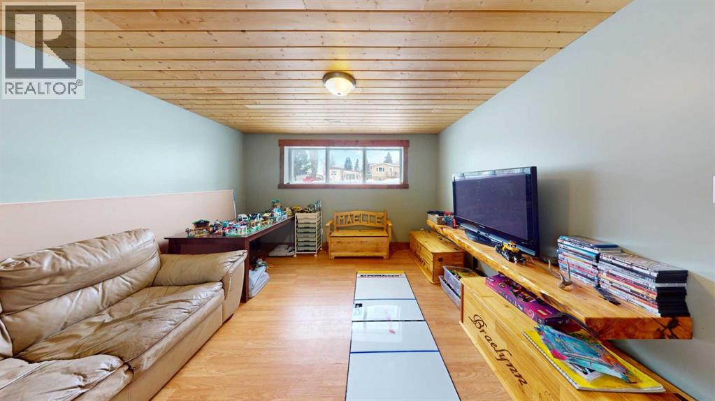 
          9805 100 Avenue
            <br/>
            <span>Plamondon</span>
            , 
            <span>AB</span>
             <span>T0A2T0</span>
         - Photo 17