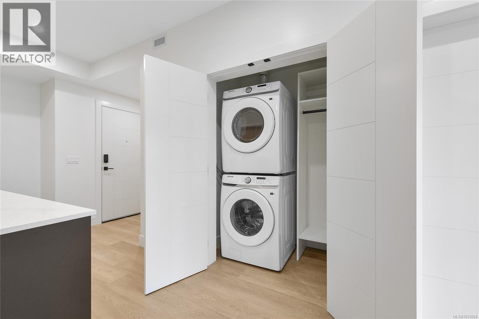 #314 2341 BEAR MOUNTAIN PKWY - 11