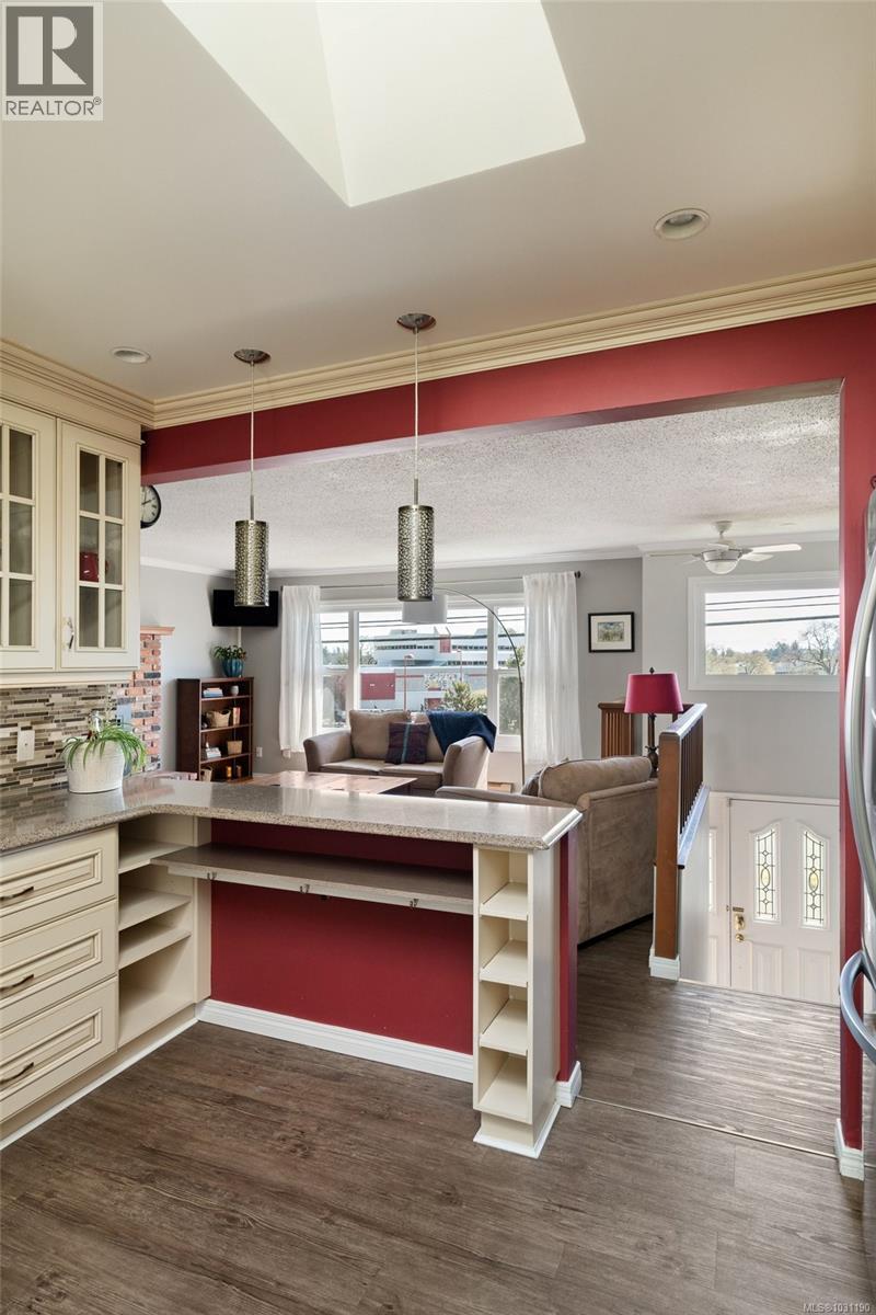  381 Montcalm Avenue, Saanich