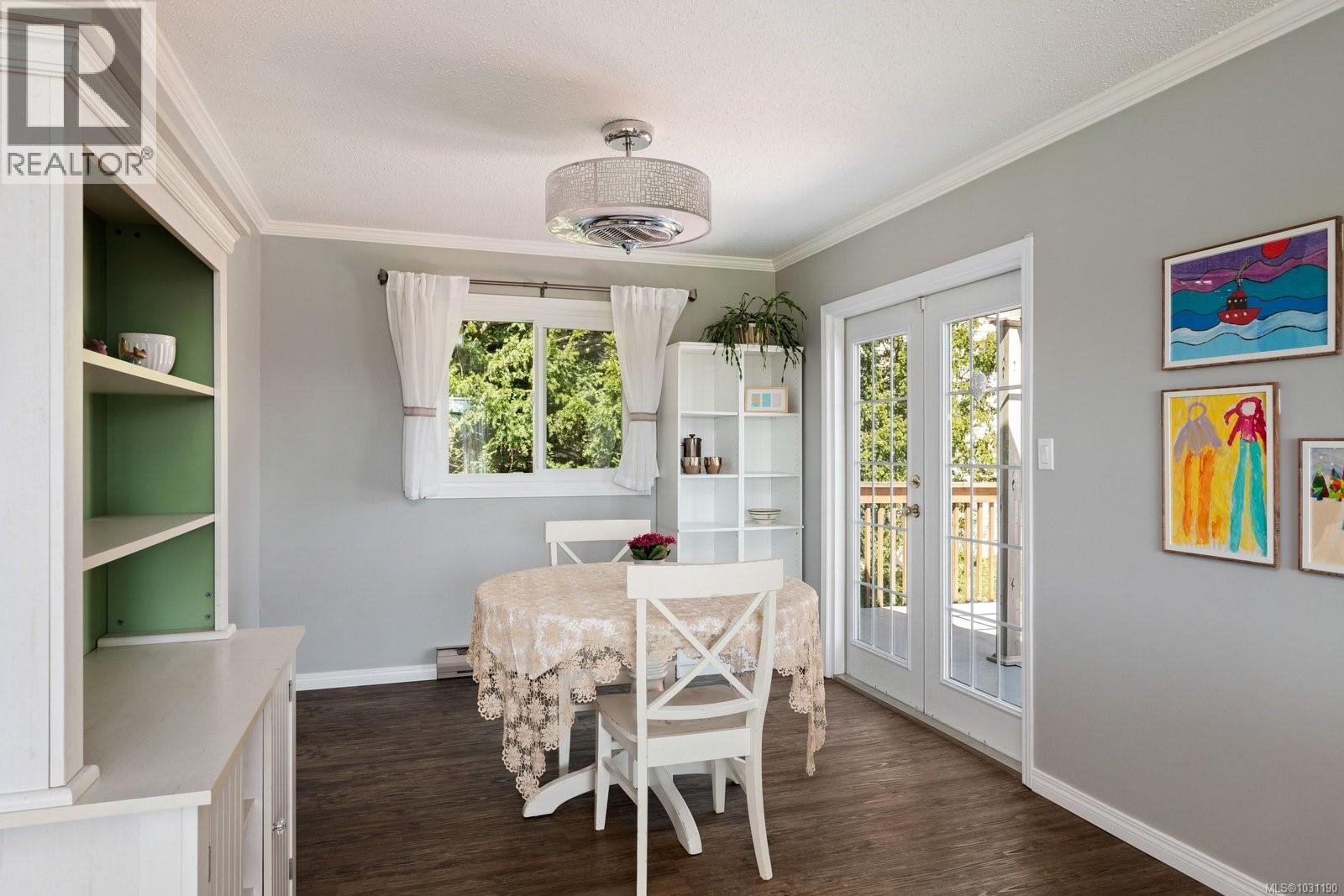  381 Montcalm Avenue, Saanich