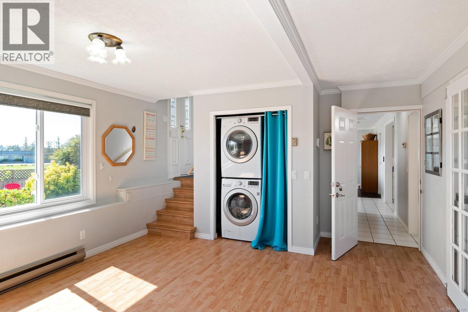  381 Montcalm Avenue, Saanich