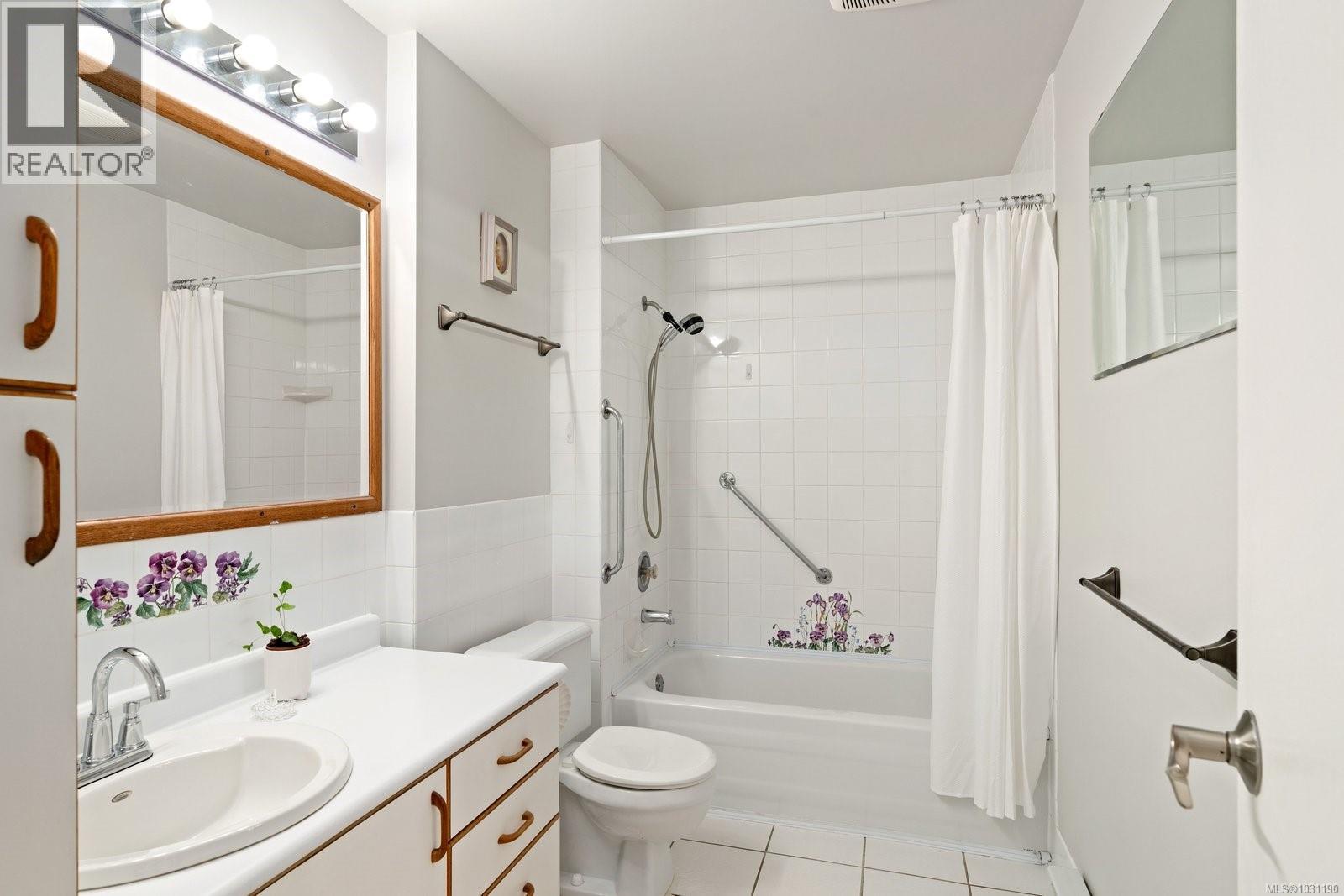  381 Montcalm Avenue, Saanich