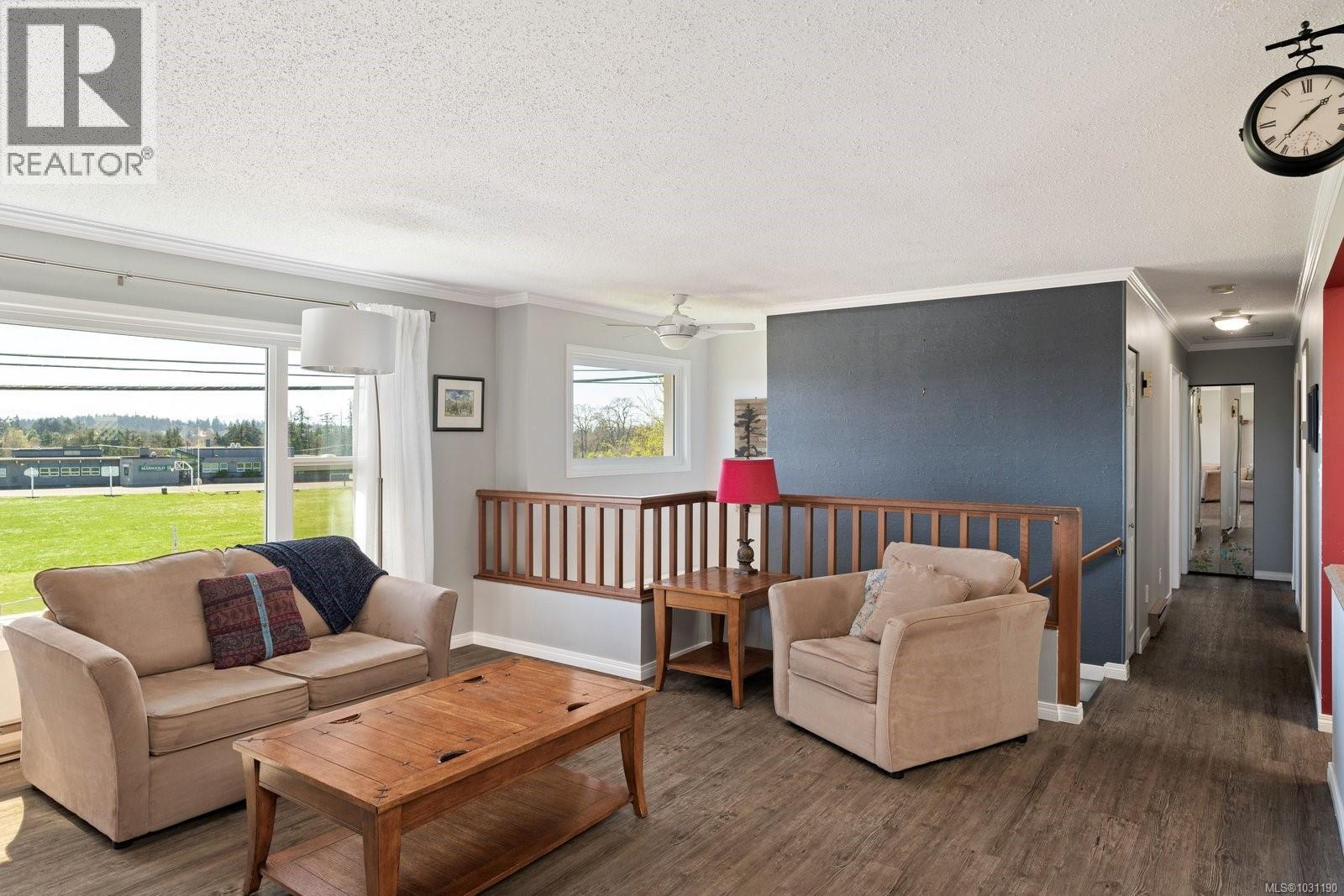  381 Montcalm Avenue, Saanich