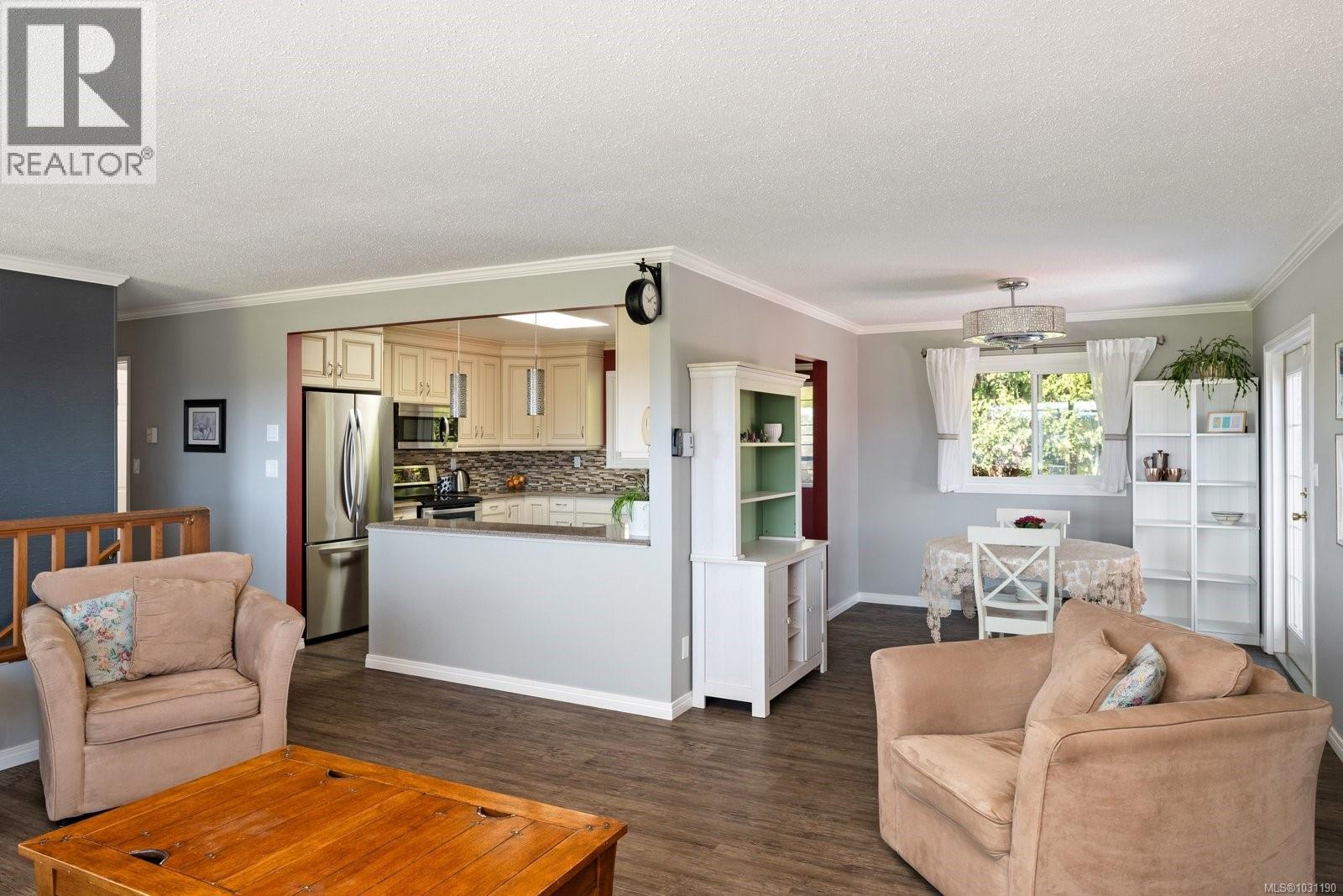  381 Montcalm Avenue, Saanich