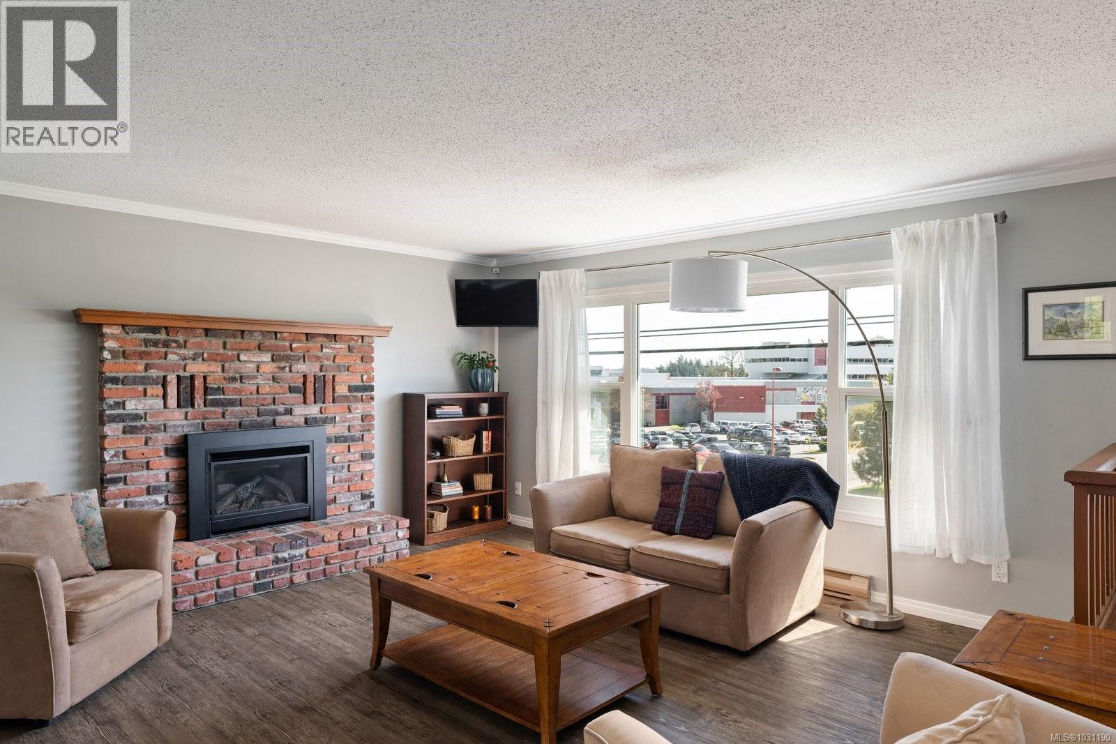  381 Montcalm Avenue, Saanich