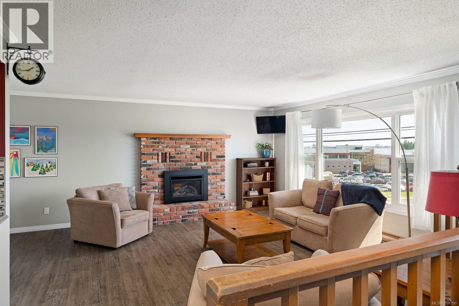  381 Montcalm Avenue, Saanich