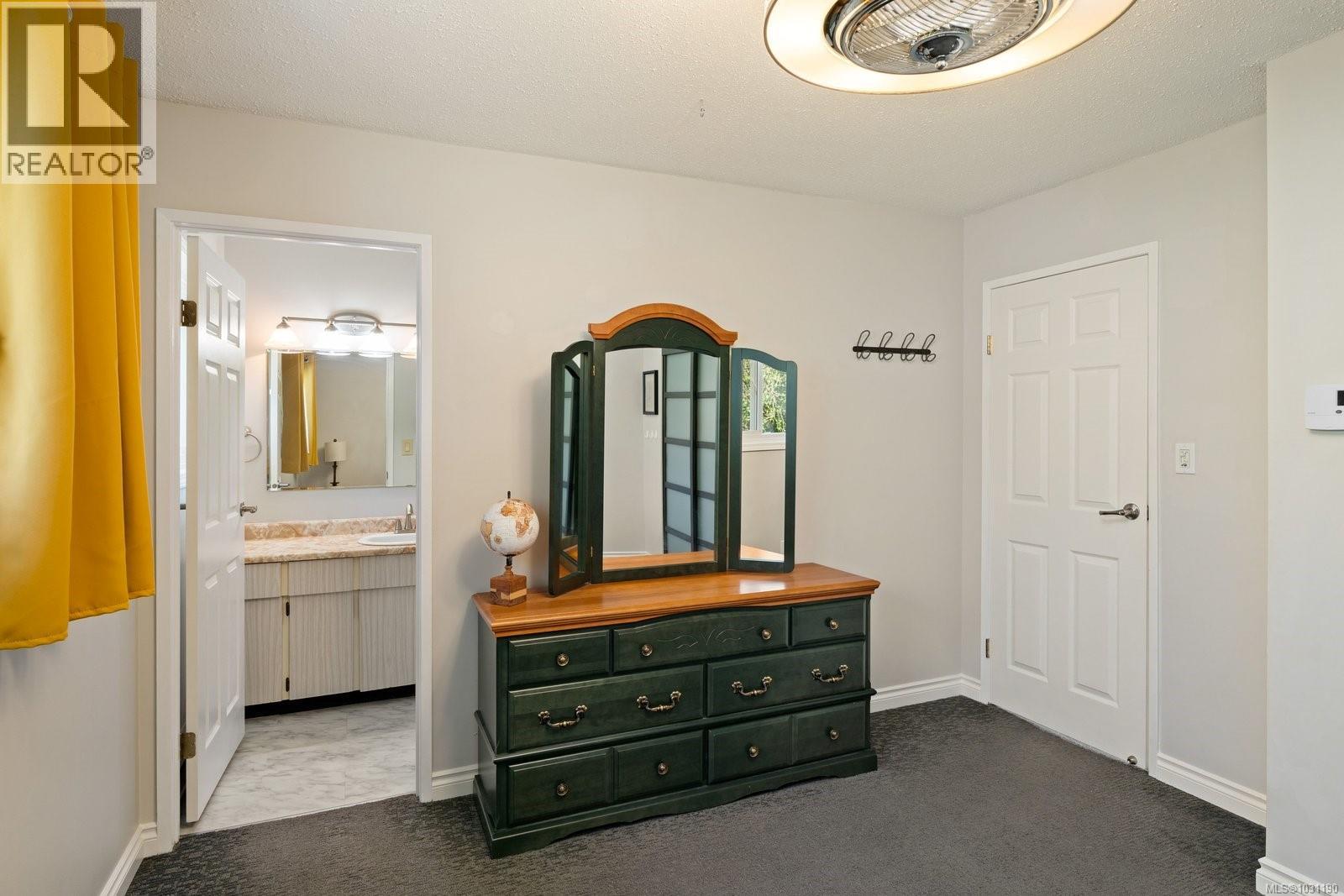  381 Montcalm Avenue, Saanich