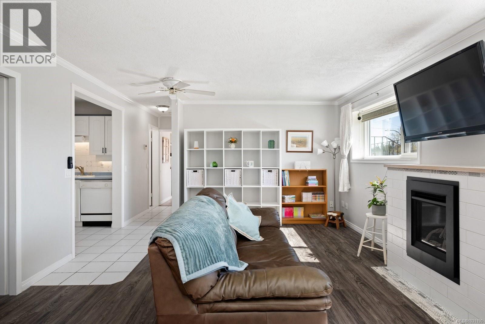  381 Montcalm Avenue, Saanich