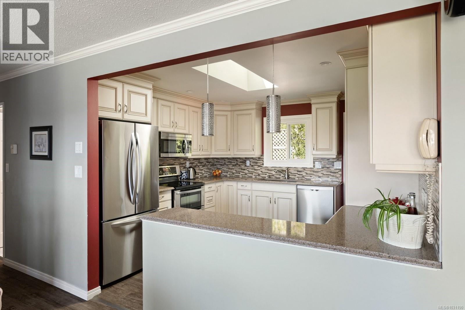  381 Montcalm Avenue, Saanich