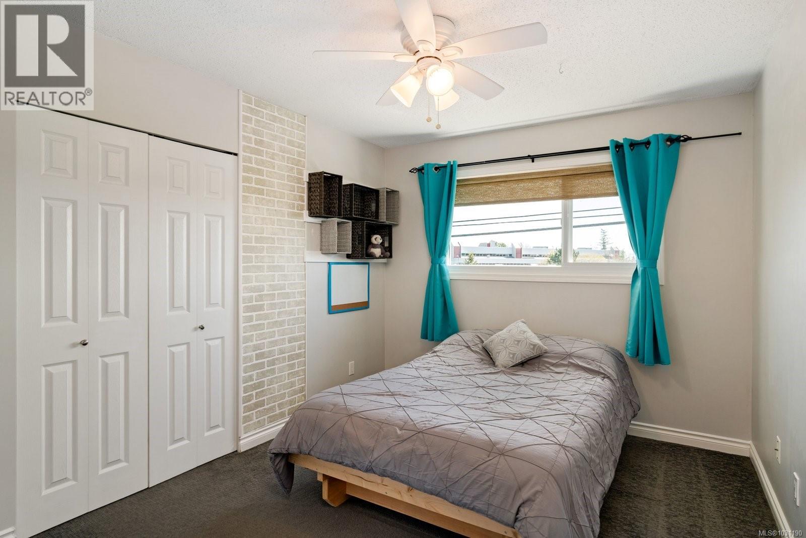  381 Montcalm Avenue, Saanich