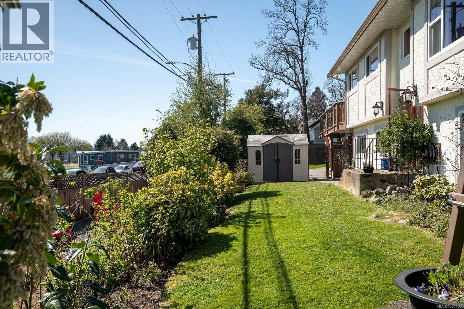  381 Montcalm Avenue, Saanich