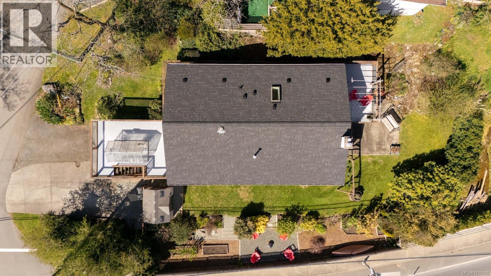  381 Montcalm Avenue, Saanich