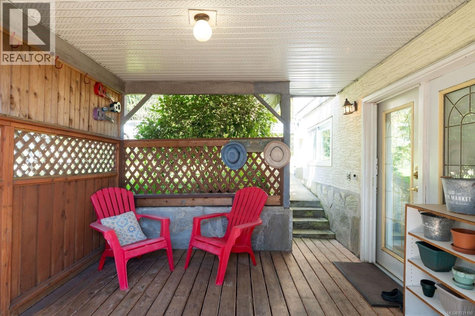  381 Montcalm Avenue, Saanich