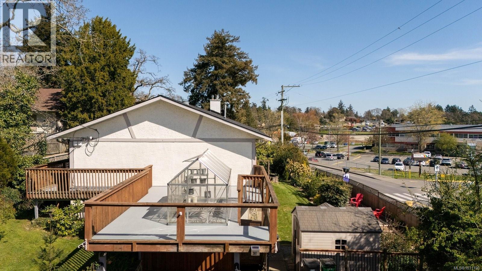  381 Montcalm Avenue, Saanich