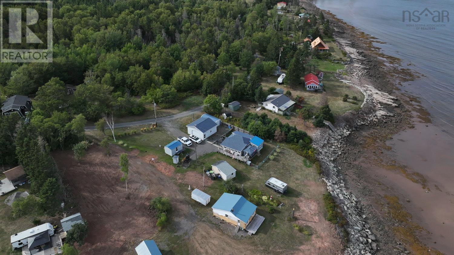 Property photo of 402 SMITH POINT Road