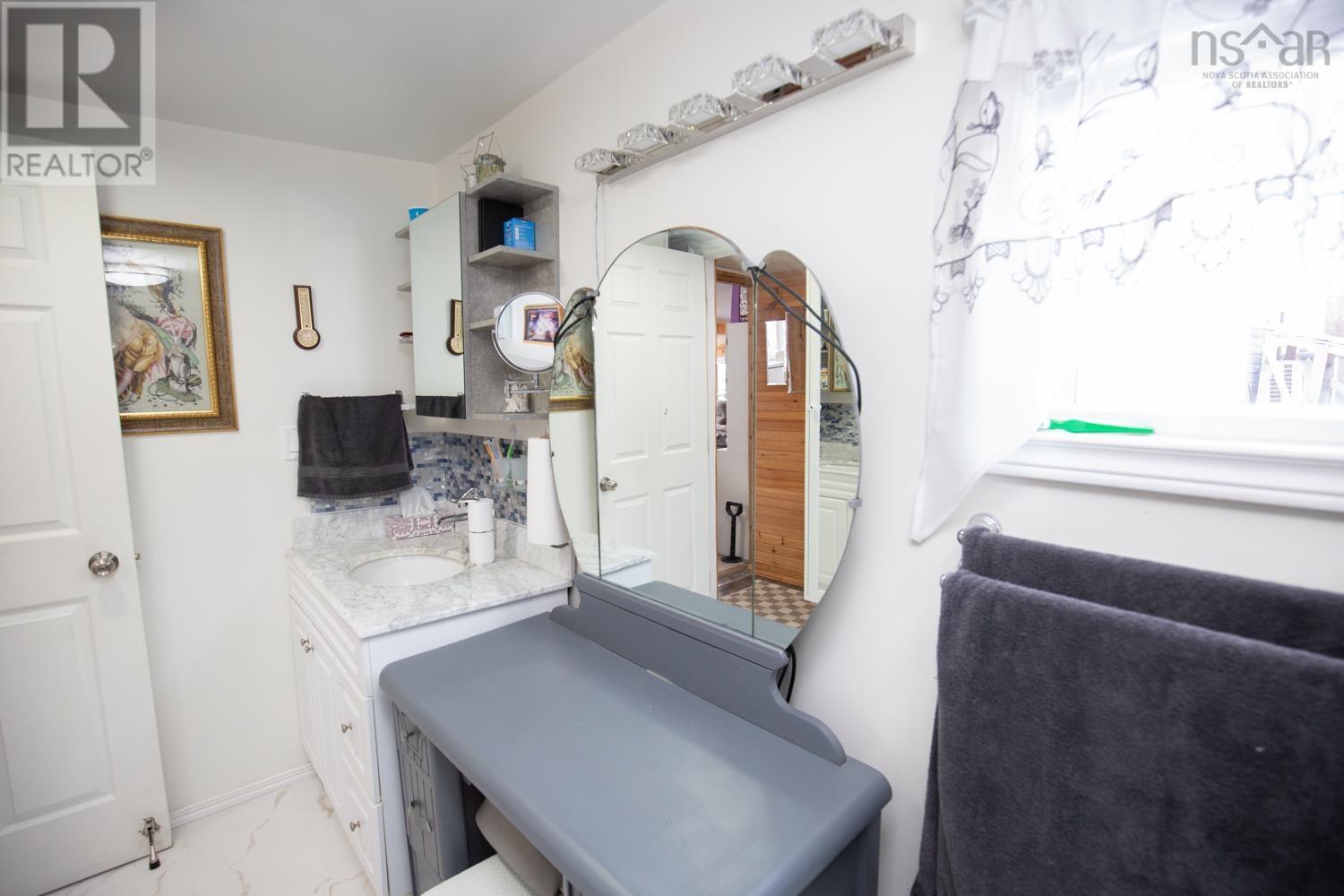 Property 20 of 25 of 402 SMITH POINT Road