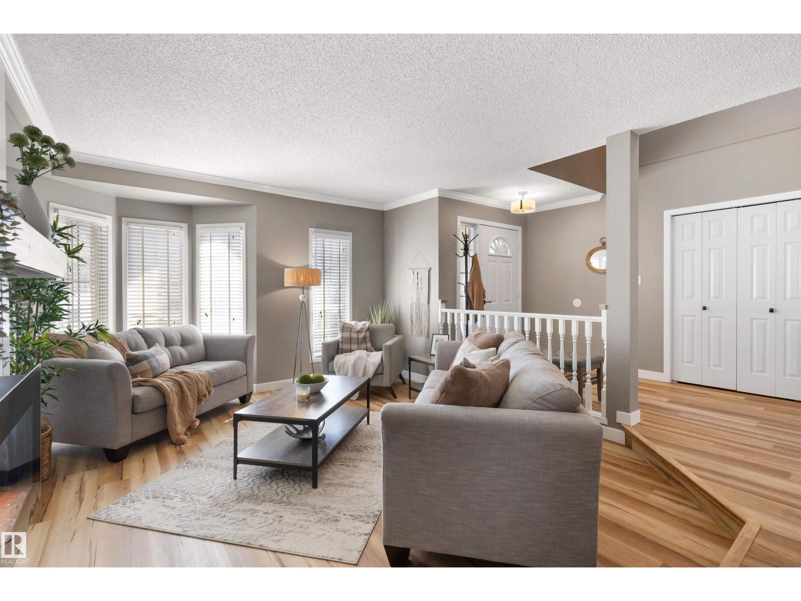 18 PARKWOOD DR, St. Albert