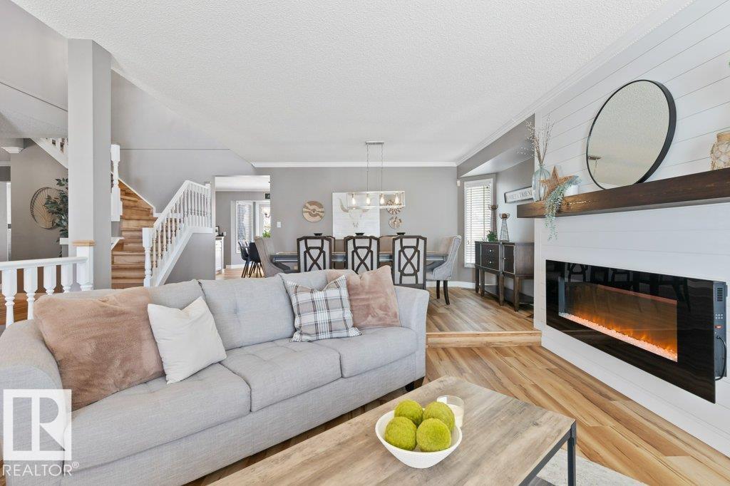 18 PARKWOOD DR, St. Albert