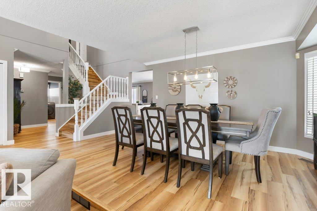 18 PARKWOOD DR, St. Albert