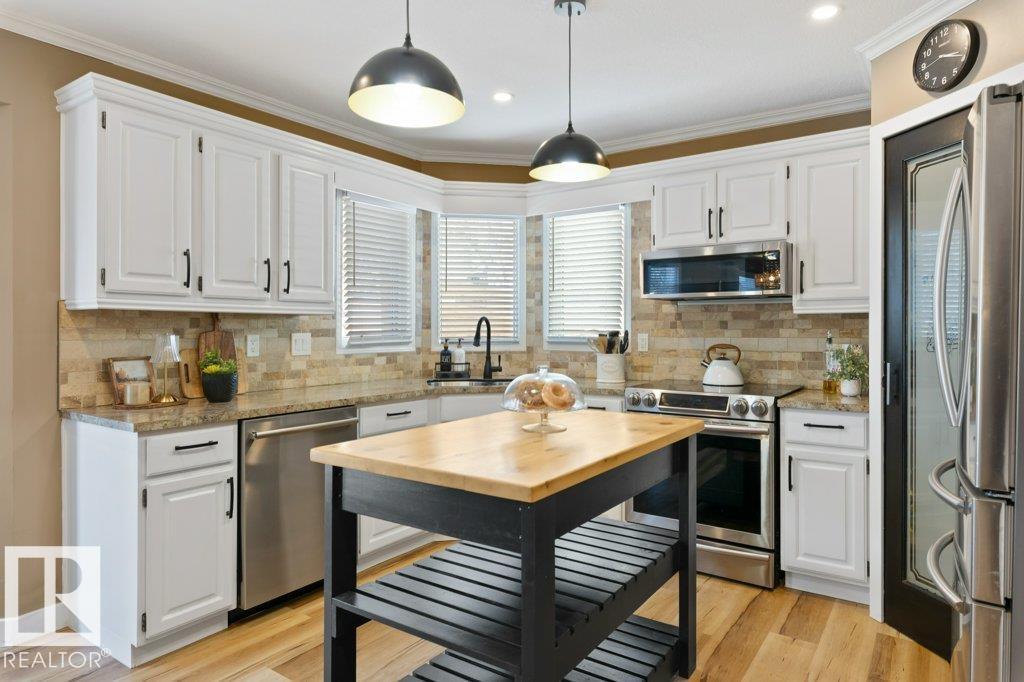 18 PARKWOOD DR, St. Albert