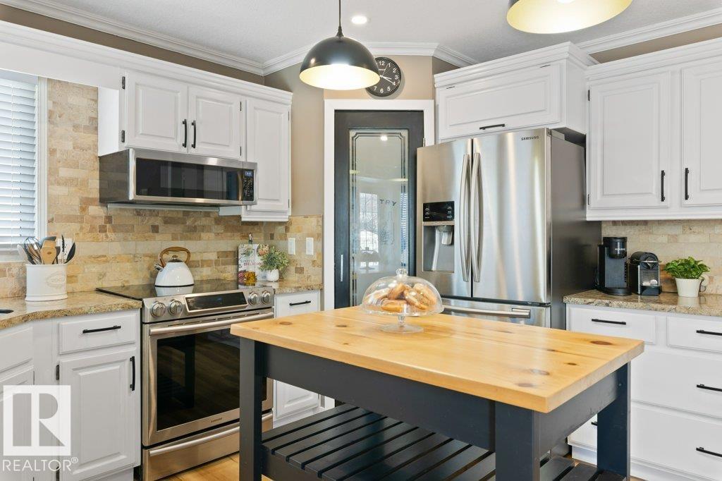 18 PARKWOOD DR, St. Albert